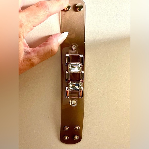 Vintage Langston (80’s) golden tone/crystal snap soft resin strap  bracelet 🤎💎 - Picture 4 of 5